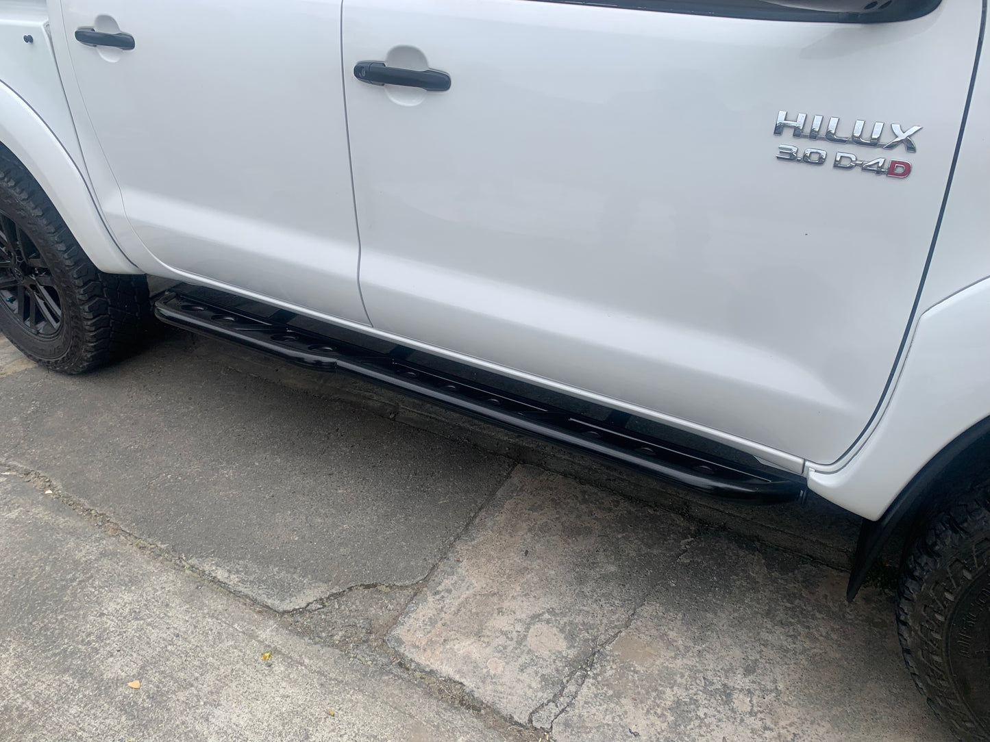 N70 Hilux (2005 - 2014) - Rock Sliders (Kick Out)