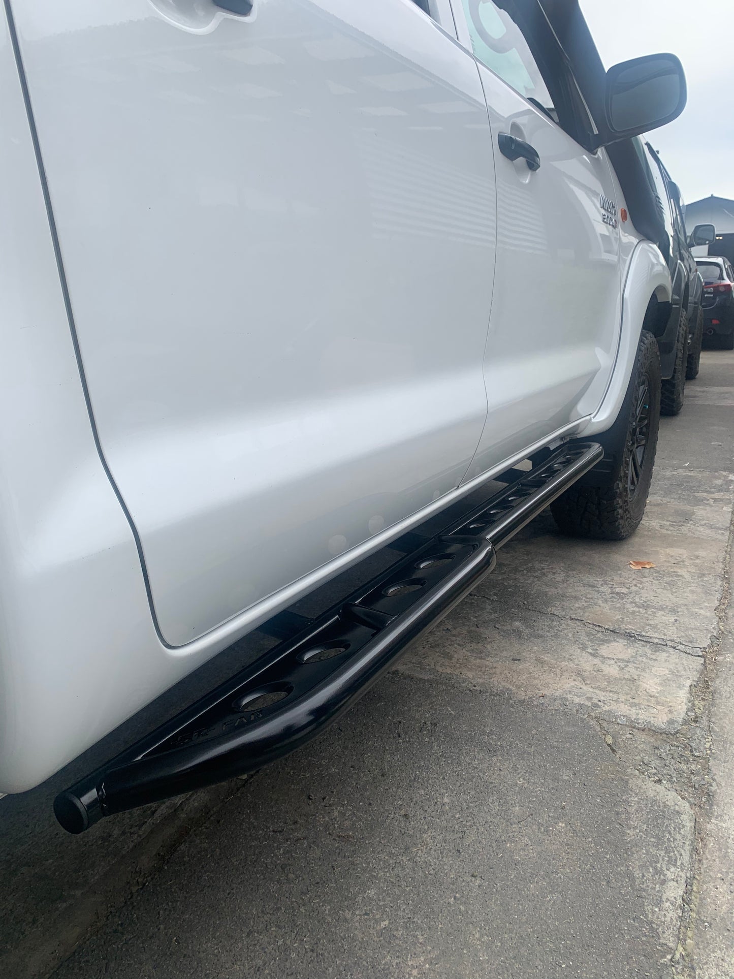 N70 Hilux (2005 - 2014) - Rock Sliders (Kick Out)