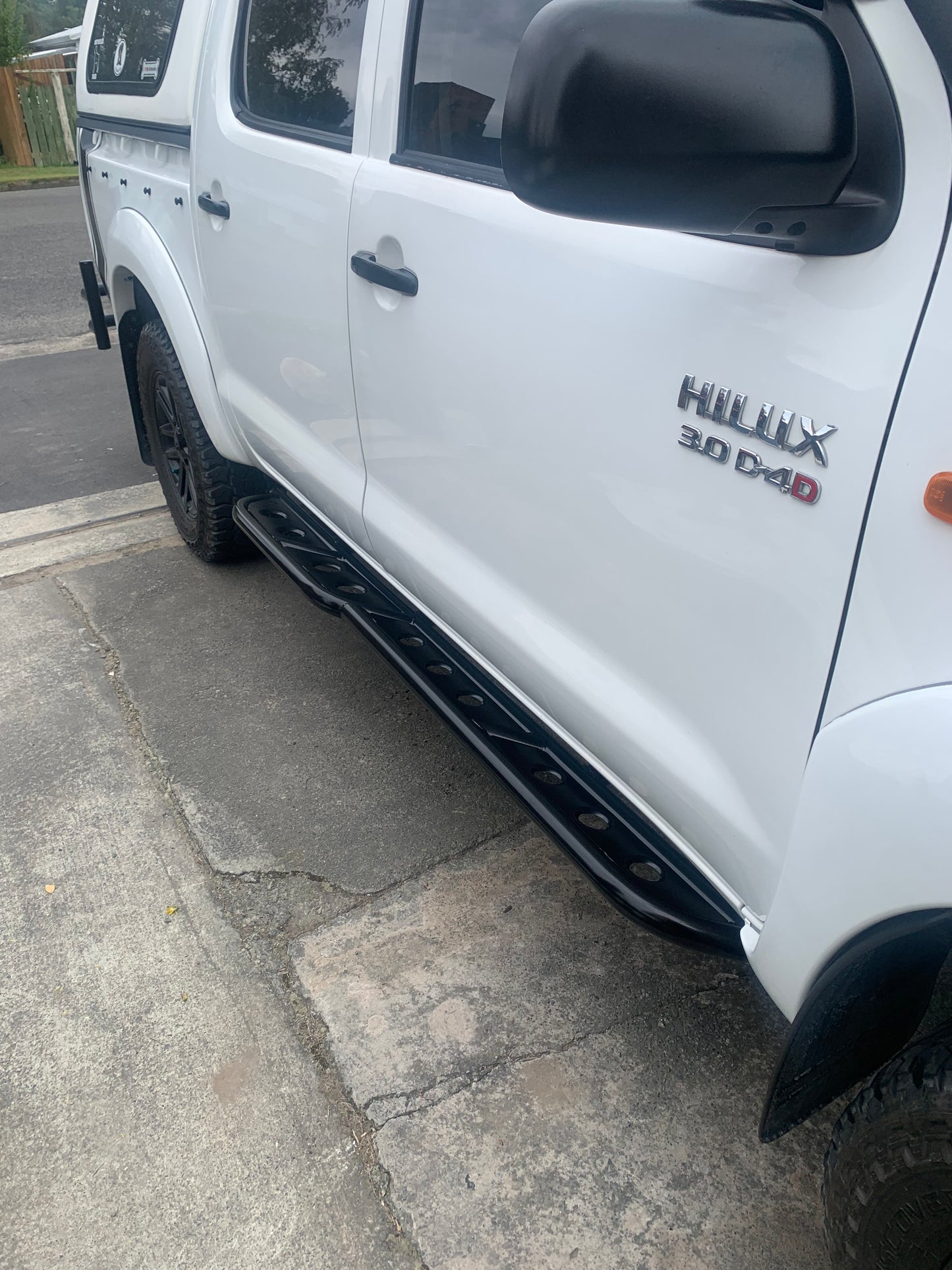 N70 Hilux (2005 - 2014) - Rock Sliders (Kick Out)