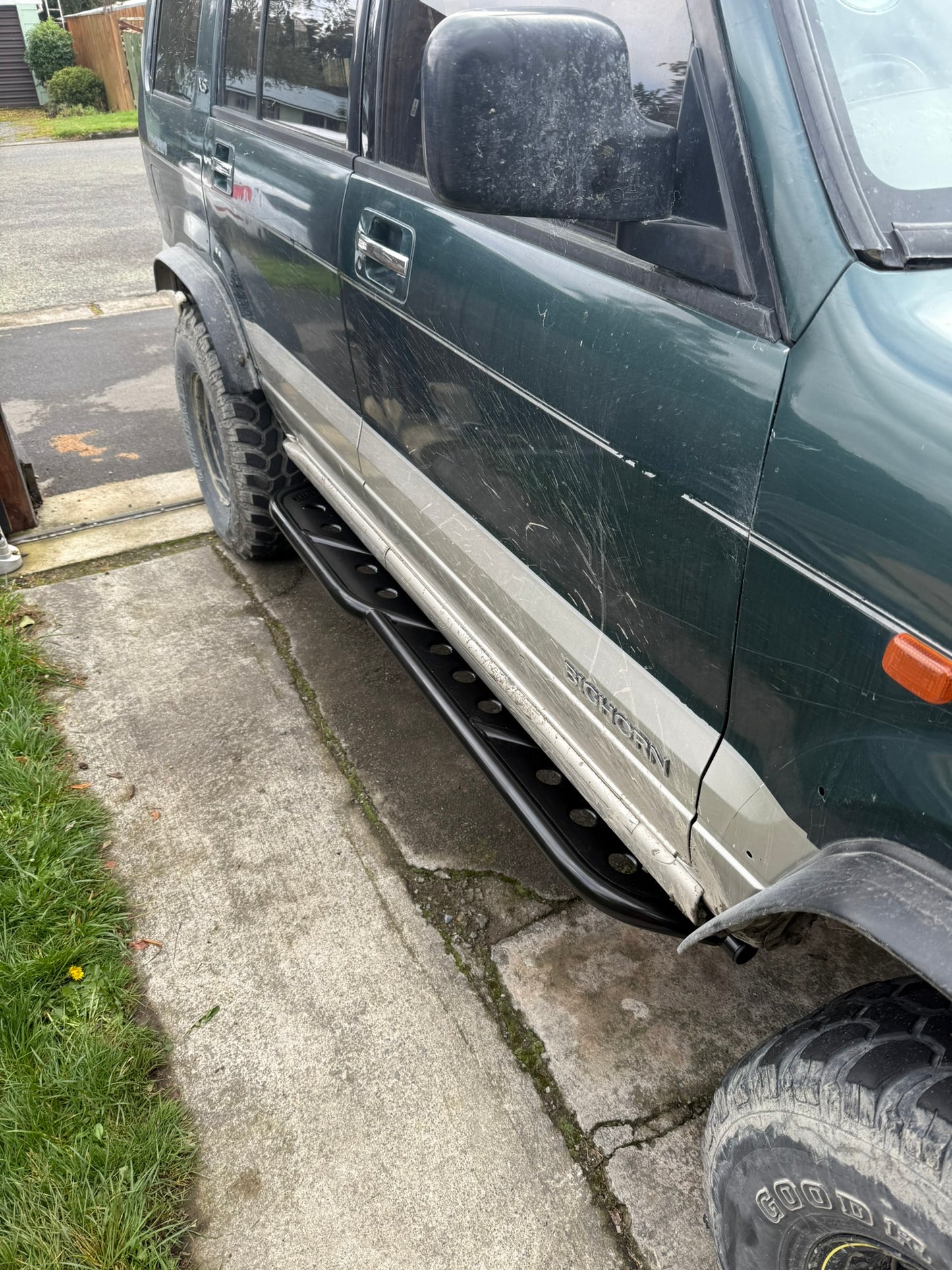 ISUZU Big Horn 2nd Gen Rock sliders