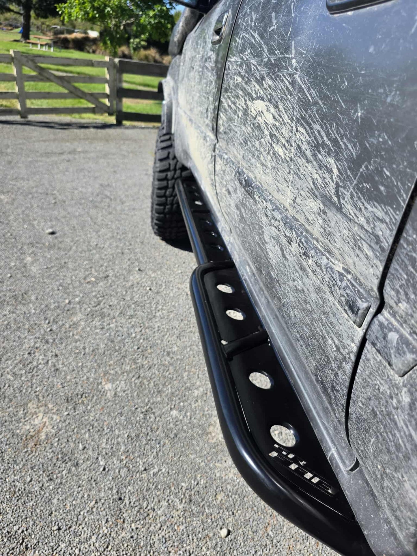 LN106 Dual Cab - Rock Silders